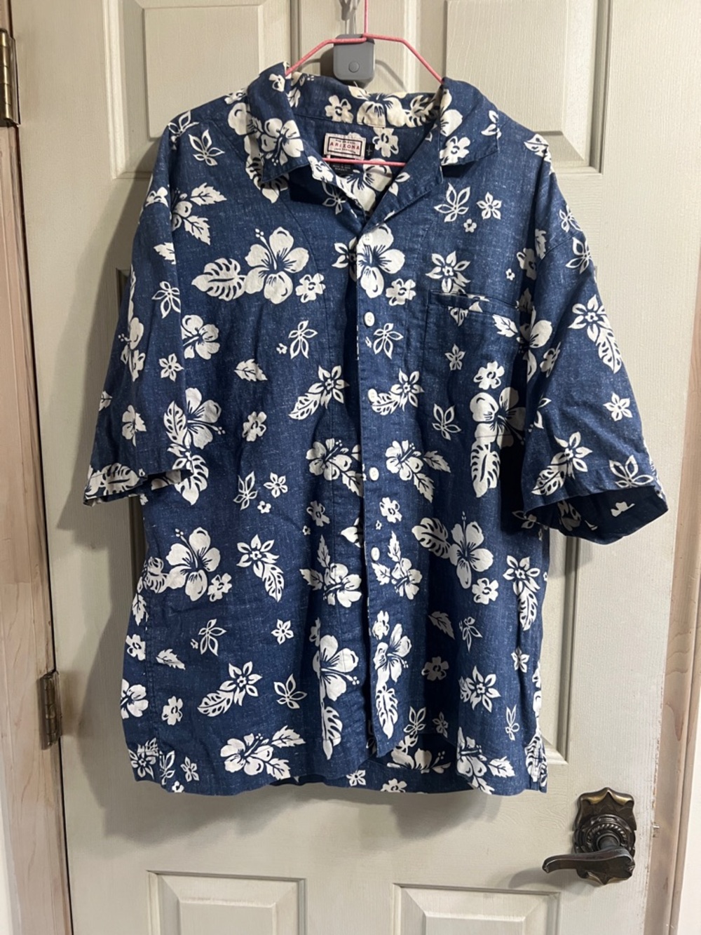 Arizona Jean Company Blue and White Floral Hawaiian Button-Down Shirt